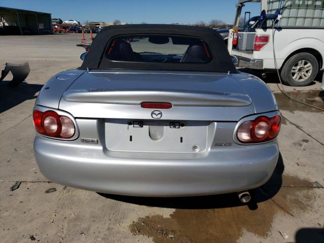 JM1NB353840402133 - 2004 MAZDA MX-5 MIATA BASE SILVER photo 6