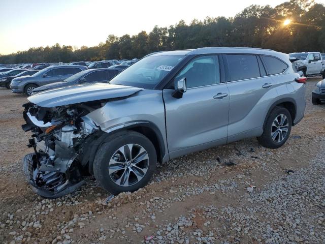 5TDGZRAH5NS140157 - 2022 TOYOTA HIGHLANDER XLE 银色 照片 1