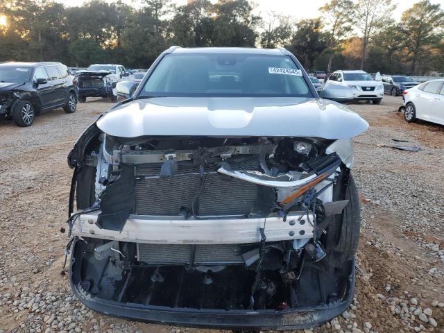 5TDGZRAH5NS140157 - 2022 TOYOTA HIGHLANDER XLE 银色 照片 5