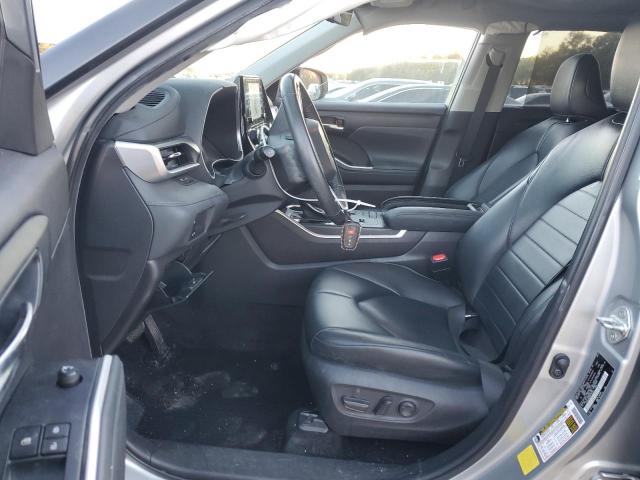 5TDGZRAH5NS140157 - 2022 TOYOTA HIGHLANDER XLE 银色 照片 7
