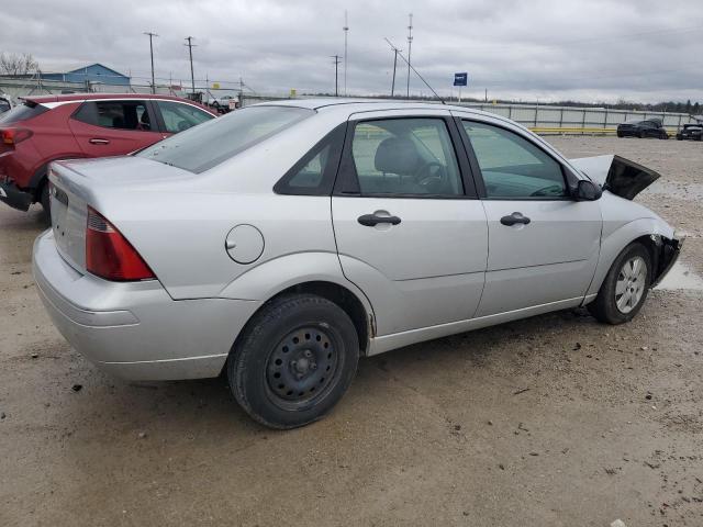 1FAHP34NX7W172068 - 2007 FORD FOCUS ZX4 SILVER photo 3