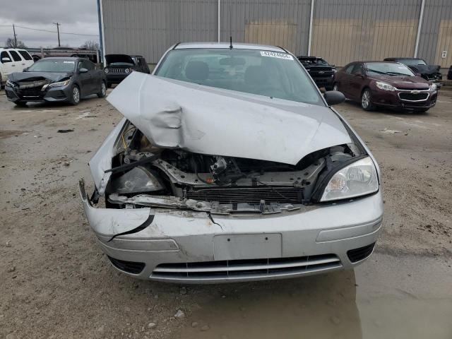 1FAHP34NX7W172068 - 2007 FORD FOCUS ZX4 SILVER photo 5