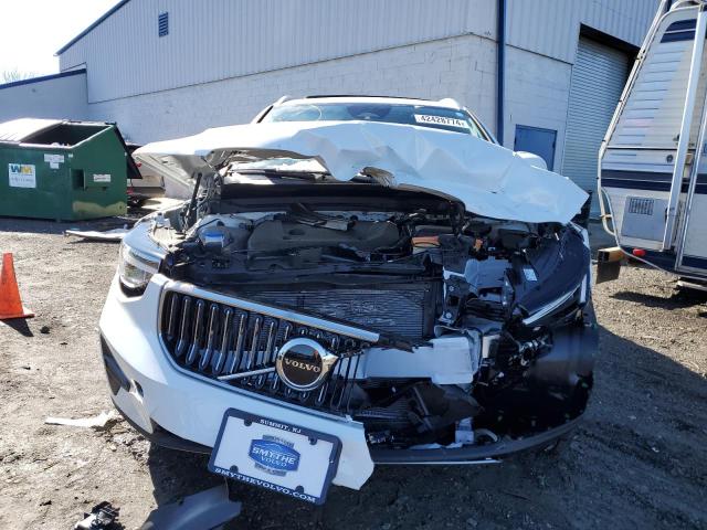 YV4L12UK2R2256687 - 2024 VOLVO XC40 CORE WHITE photo 5