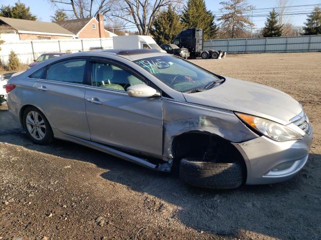 5NPEC4AC9DH631965 - 2013 HYUNDAI SONATA SE SILVER photo 4