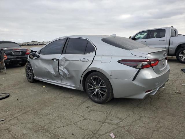4T1G11AK8PU759222 - 2023 TOYOTA CAMRY SE NIGHT SHADE SILVER photo 2