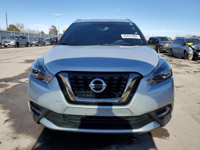 3N1CP5CU9KL547958 - 2019 NISSAN KICKS S SILVER photo 5