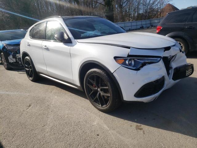 ZASPAKBN2K7C59400 - 2019 ALFA ROMEO STELVIO TI WHITE photo 4
