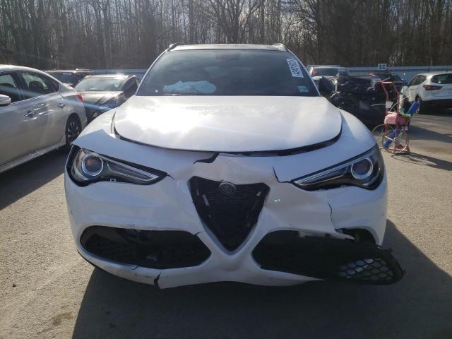 ZASPAKBN2K7C59400 - 2019 ALFA ROMEO STELVIO TI WHITE photo 5