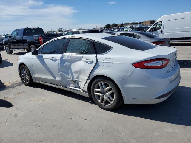 3FA6P0H78GR245636 - 2016 FORD FUSION SE WHITE photo 2