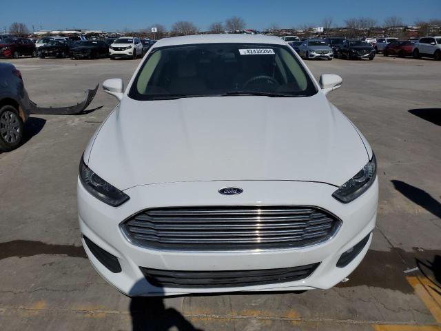 3FA6P0H78GR245636 - 2016 FORD FUSION SE WHITE photo 5