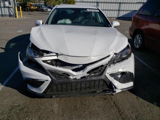 4T1G11AK1PU736221 - 2023 TOYOTA CAMRY SE NIGHT SHADE WHITE photo 5