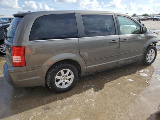 2A4RR2D11AR374808 - 2010 CHRYSLER TOWN & COU LX SILVER photo 3