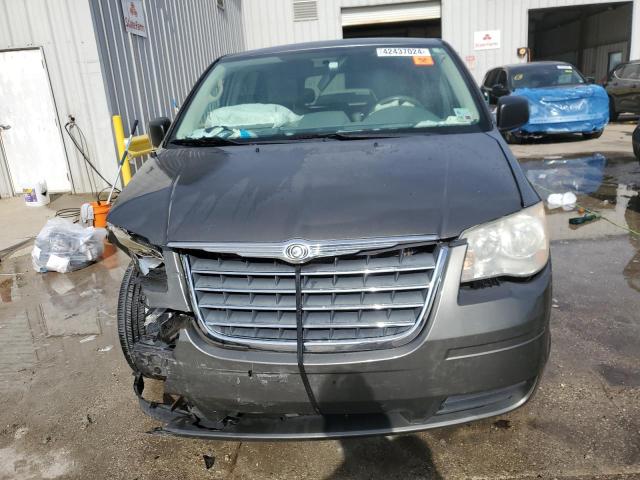 2A4RR2D11AR374808 - 2010 CHRYSLER TOWN & COU LX SILVER photo 5