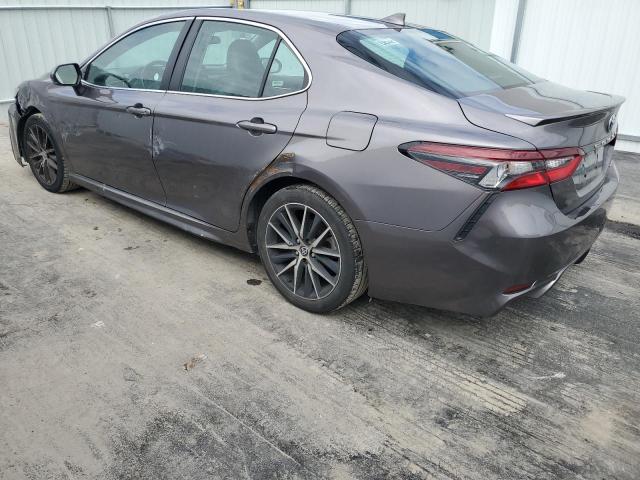 4T1G11AK4NU637857 - 2022 TOYOTA CAMRY SE GRAY photo 2