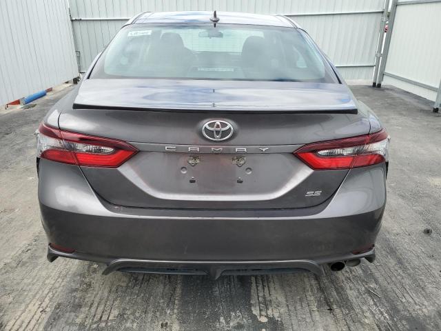 4T1G11AK4NU637857 - 2022 TOYOTA CAMRY SE GRAY photo 6