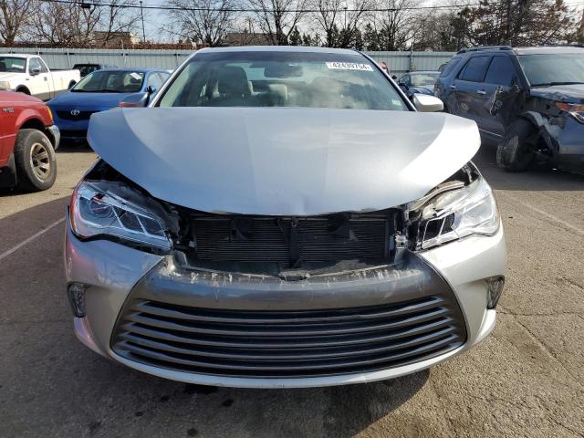 4T1BK1FK2FU565185 - 2015 TOYOTA CAMRY XSE SILVER photo 5