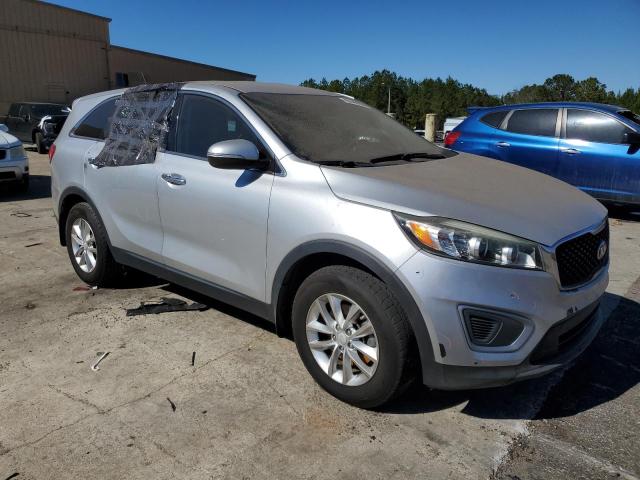 5XYPG4A33HG283770 - 2017 KIA SORENTO LX SILVER photo 4