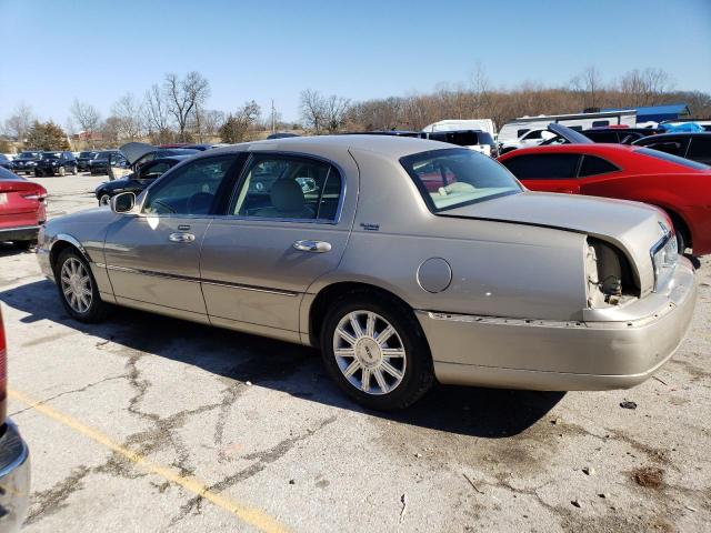 1LNHM82W67Y638087 - 2007 LINCOLN TOWN CAR SIGNATURE LIMITED TAN photo 2