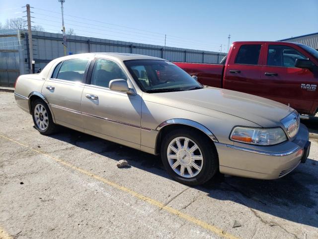 1LNHM82W67Y638087 - 2007 LINCOLN TOWN CAR SIGNATURE LIMITED TAN photo 4