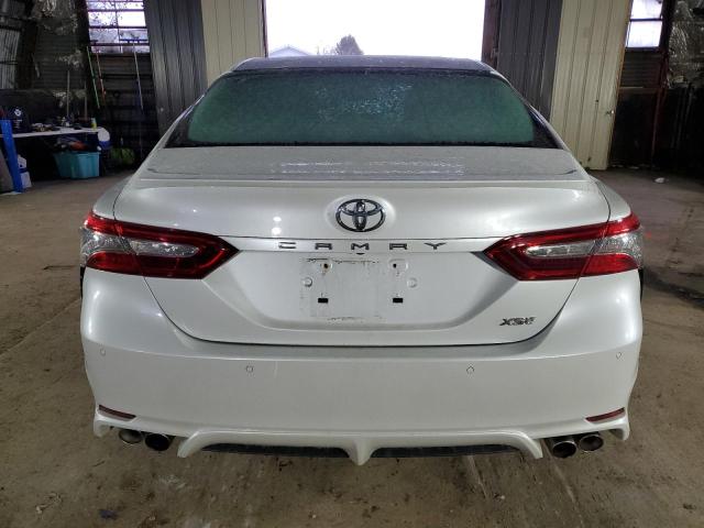 4T1B61HK1JU116932 - 2018 TOYOTA CAMRY XSE WHITE photo 6