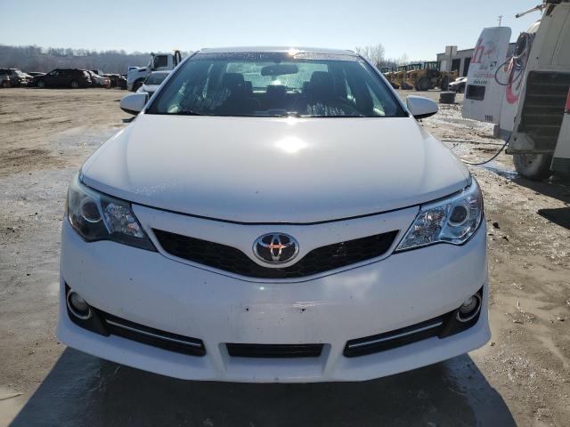 4T1BF1FK1EU402871 - 2014 TOYOTA CAMRY L WHITE photo 5