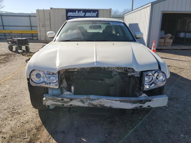 2C3KA33G68H103662 - 2008 CHRYSLER 300 LIMITED WHITE photo 5