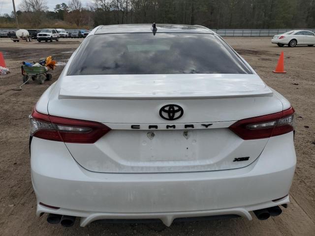 4T1K61AK9MU426924 - 2021 TOYOTA CAMRY XSE WHITE photo 6