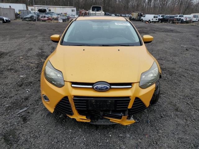 1FAHP3F2XCL166737 - 2012 FORD FOCUS SE YELLOW photo 5