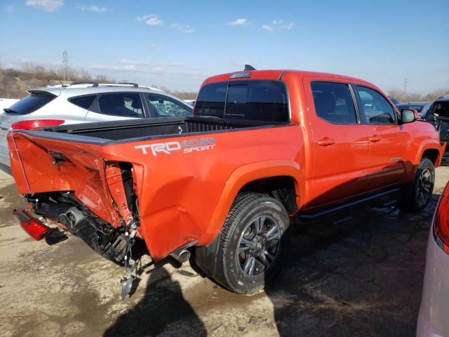 3TMCZ5AN6JM137601 - 2018 TOYOTA TACOMA DOUBLE CAB ORANGE photo 3