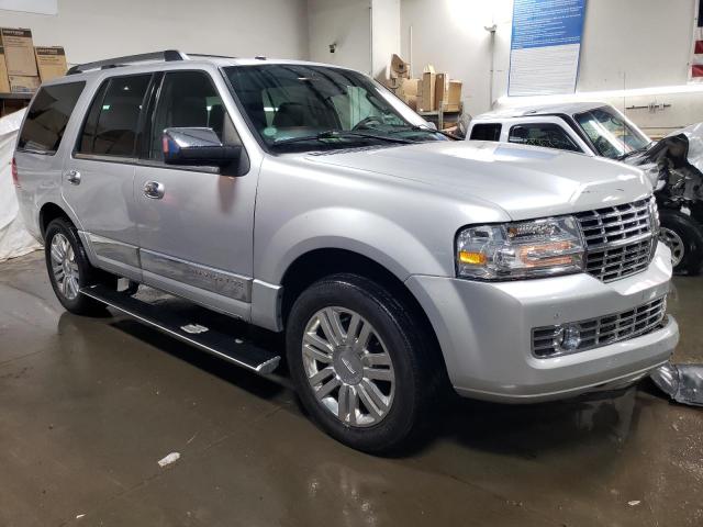 5LMJJ2J5XBEJ05859 - 2011 LINCOLN NAVIGATOR ვერცხლისფერი ფოტო 4