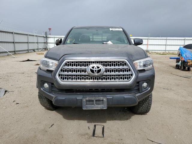 3TMCZ5AN2HM046769 - 2017 TOYOTA TACOMA DOUBLE CAB 灰色 照片 5