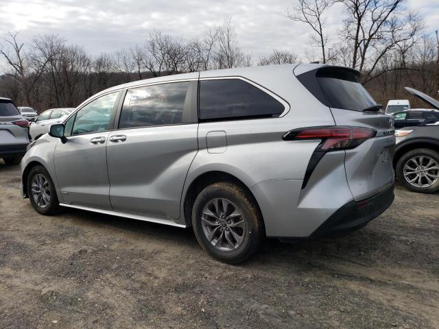 5TDKRKEC8MS064707 - 2021 TOYOTA SIENNA LE SILVER photo 2