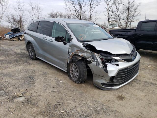 5TDKRKEC8MS064707 - 2021 TOYOTA SIENNA LE SILVER photo 4