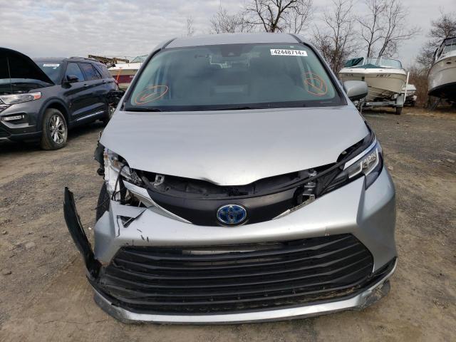 5TDKRKEC8MS064707 - 2021 TOYOTA SIENNA LE SILVER photo 5