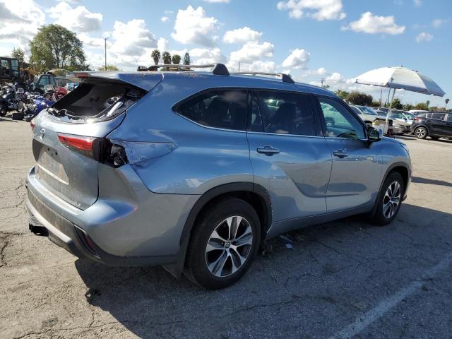 5TDHZRAH7NS130606 - 2022 TOYOTA HIGHLANDER XLE GRAY photo 3