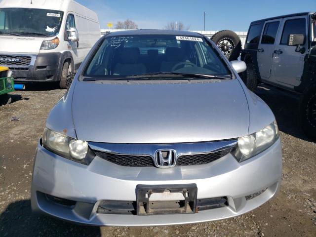 19XFA16589E042369 - 2009 HONDA CIVIC LX SILVER photo 5