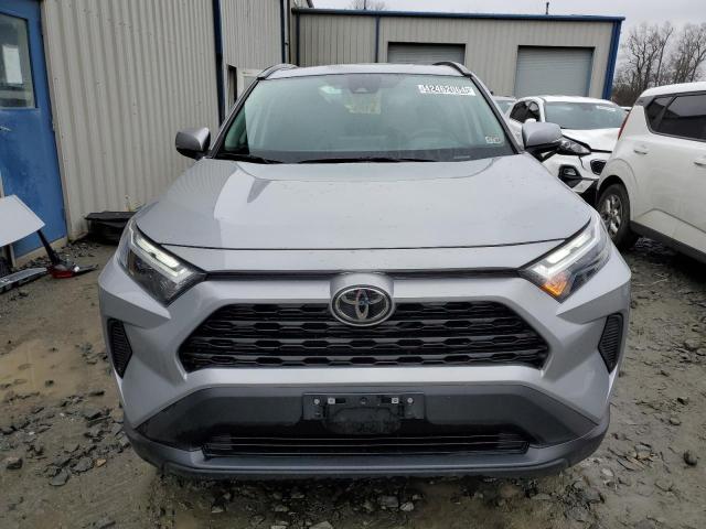 2T3P1RFV7PW367907 - 2023 TOYOTA RAV4 XLE SILVER photo 5