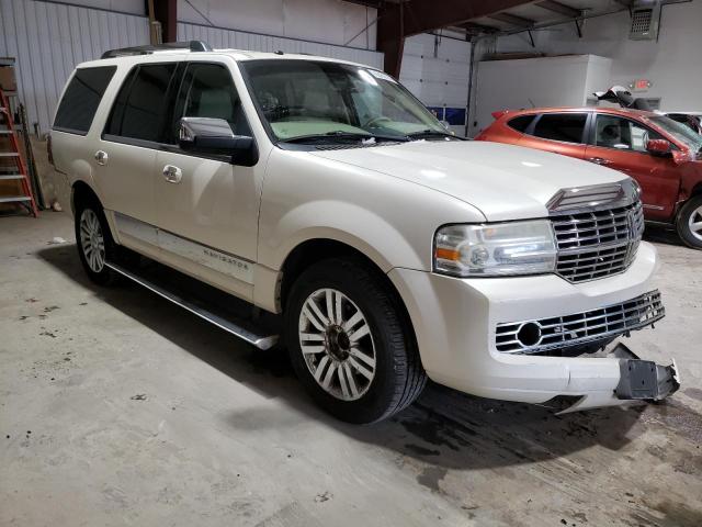 5LMFU28527LJ24637 - 2007 LINCOLN NAVIGATOR WHITE photo 4