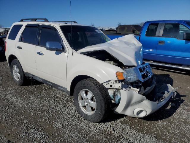 1FMCU9D74CKC29749 - 2012 FORD ESCAPE XLT WHITE photo 4