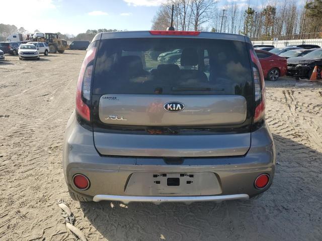 KNDJP3A50J7592312 - 2018 KIA SOUL + GRAY photo 6