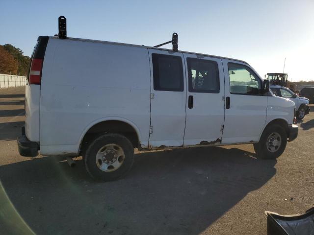 1GCWGFCAXD1111541 - 2013 CHEVROLET EXPRESS G2 WHITE photo 3