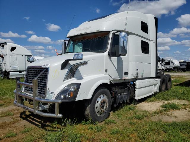 4V4NC9EH3GN962472 - 2016 VOLVO VN VNL WHITE photo 2