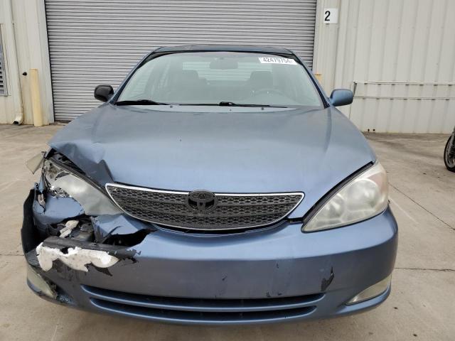 4T1BF30K72U502733 - 2002 TOYOTA CAMRY LE BLUE photo 5