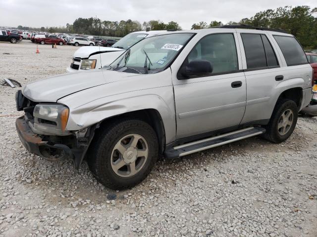 1GNDT13S462223920 - 2006 CHEVROLET TRAILBLAZE LS GRAY photo 1