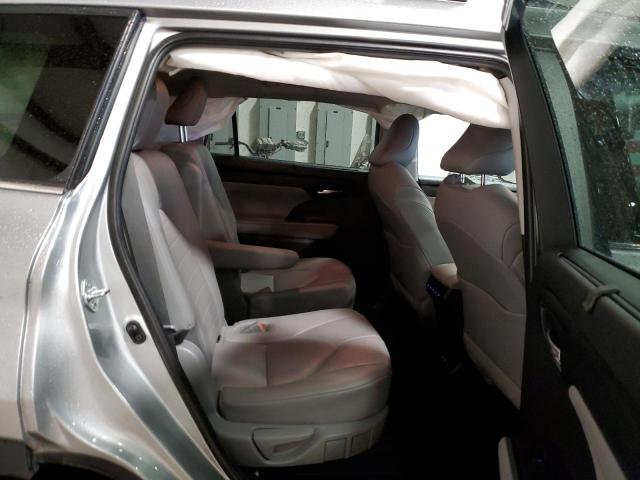 5TDGZRBH2MS157429 - 2021 TOYOTA HIGHLANDER XLE ვერცხლისფერი ფოტო 10
