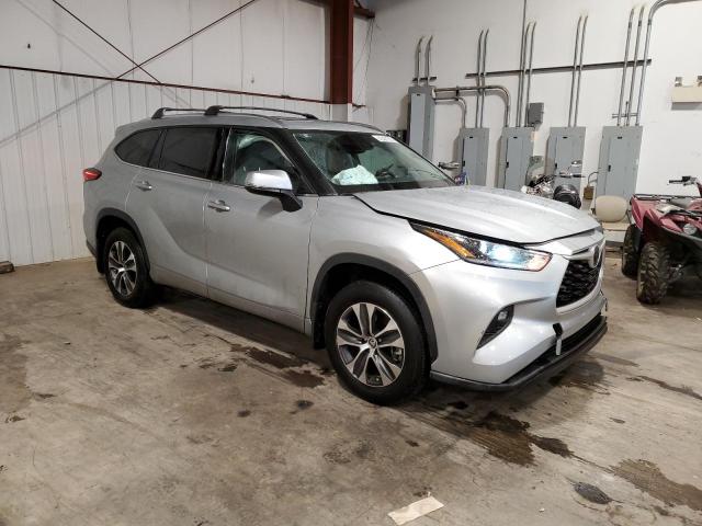 5TDGZRBH2MS157429 - 2021 TOYOTA HIGHLANDER XLE ვერცხლისფერი ფოტო 4