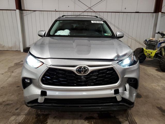5TDGZRBH2MS157429 - 2021 TOYOTA HIGHLANDER XLE ვერცხლისფერი ფოტო 5