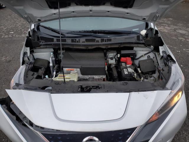 1N4AZ1CP3JC300565 - 2018 NISSAN LEAF S SILVER photo 11