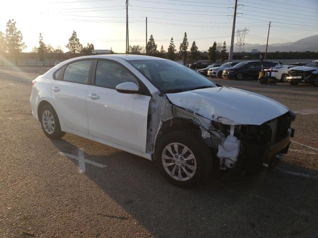 3KPF24AD6RE728486 - 2024 KIA FORTE LX WHITE photo 4