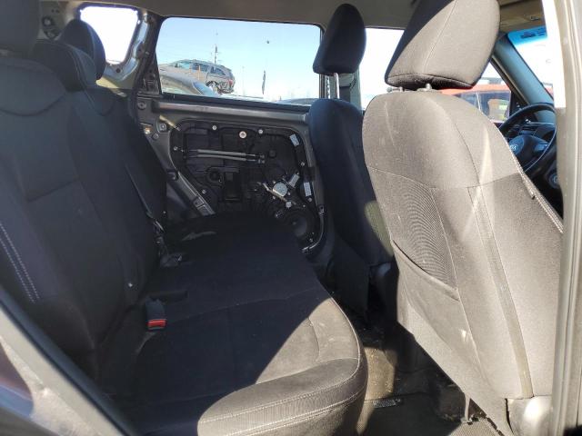 KNDJN2A21E7032746 - 2014 KIA SOUL GRAY photo 10